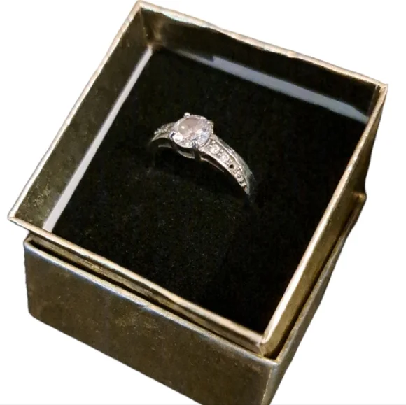 Women's size 5 silver 925 ring - Picture 3 of 3